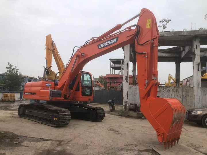 Used Excavator Doosan DX225LC Excavators Mini Equipment Earth Moving Machinery Doosan Digger Excavator for Sale - Pelle sur chenille: photos 4 Used Excavator Doosan DX225LC Excavators Mini Equipment Earth Moving Machinery Doosan Digger Excavator for Sale - Pelle sur chenille: photos 4