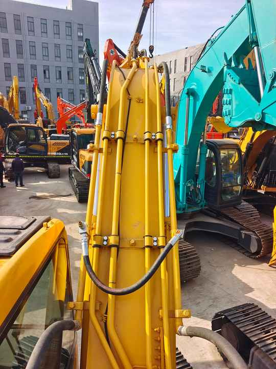 Used Good Quality Japan Original PC200-7 in Good Condition PC200-7 Komatsu - Pelle sur chenille: photos 3 Used Good Quality Japan Original PC200-7 in Good Condition PC200-7 Komatsu - Pelle sur chenille: photos 3