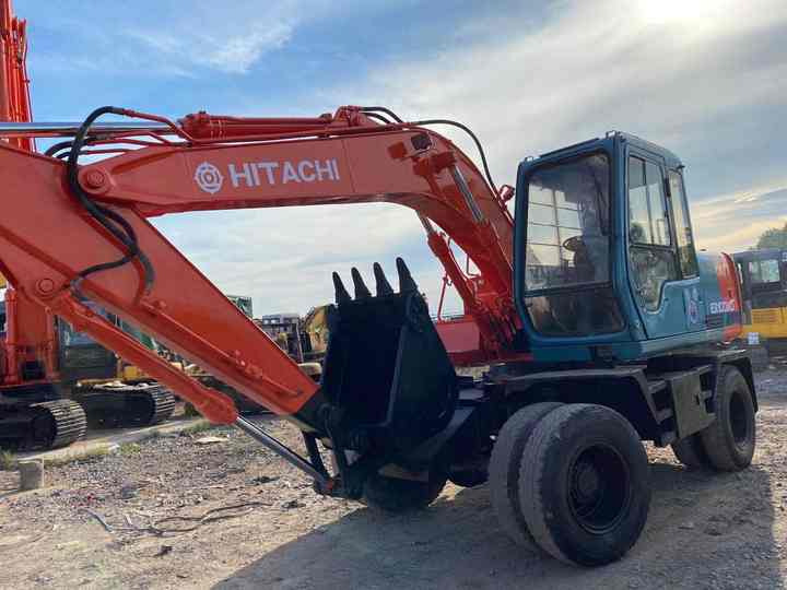 Used Hitachi Ex100WD Wheel Excavator for Sale Japan Made Hitachi Ex100wd Wheeled Excavator for Sale - Pelle sur chenille: photos 5 Used Hitachi Ex100WD Wheel Excavator for Sale Japan Made Hitachi Ex100wd Wheeled Excavator for Sale - Pelle sur chenille: photos 5