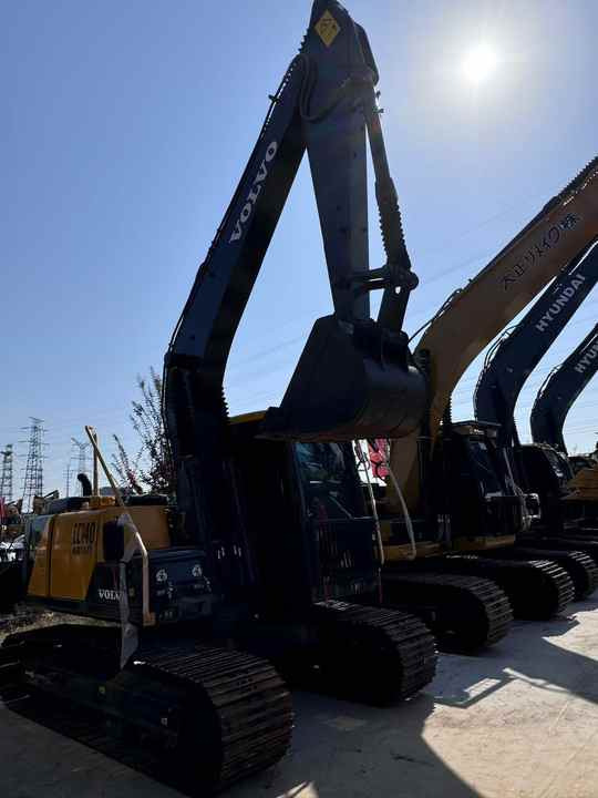 Used Volvo 14 Tonne Crawler Excavator Volvo Ec140 Excavator Good Condition Low Price Good Quality for Sale - Pelle sur chenille: photos 2 Used Volvo 14 Tonne Crawler Excavator Volvo Ec140 Excavator Good Condition Low Price Good Quality for Sale - Pelle sur chenille: photos 2