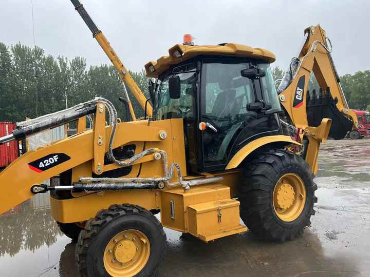 Used Wheel Loader CAT420F Caterpillar 420F Construction Machinery Mini Wheel Skid Steer Loader in Stock - Chargeuse sur pneus: photos 2 Used Wheel Loader CAT420F Caterpillar 420F Construction Machinery Mini Wheel Skid Steer Loader in Stock - Chargeuse sur pneus: photos 2