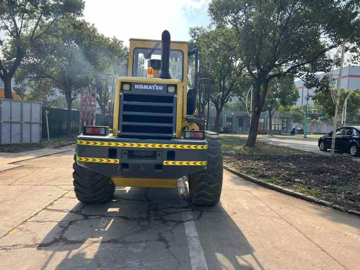Used komatsu Wa320-3 Wheel Loader Second Hand Machine Popular Brand komatsu Hydraulic Machinery - Chargeuse sur pneus: photos 4 Used komatsu Wa320-3 Wheel Loader Second Hand Machine Popular Brand komatsu Hydraulic Machinery - Chargeuse sur pneus: photos 4
