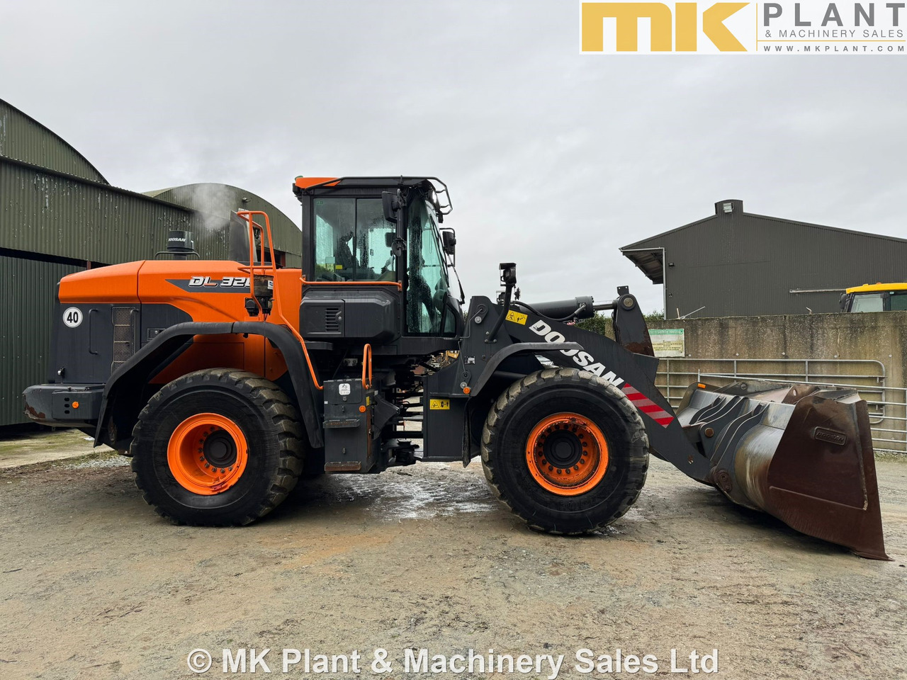 DOOSAN DL320-7 - Chargeuse sur pneus: photos 4 DOOSAN DL320-7 - Chargeuse sur pneus: photos 4