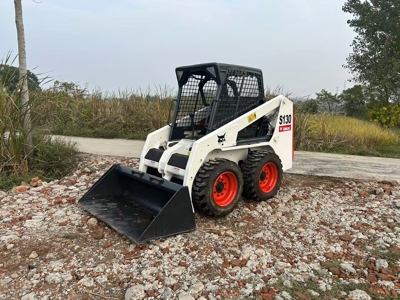 BOBCAT S130 - Mini chargeuse: photos 2 BOBCAT S130 - Mini chargeuse: photos 2