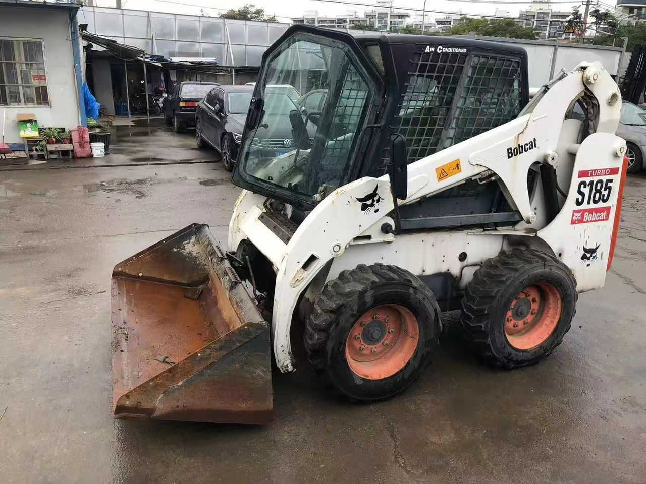 BOBCAT S185 - Mini chargeuse: photos 1 BOBCAT S185 - Mini chargeuse: photos 1