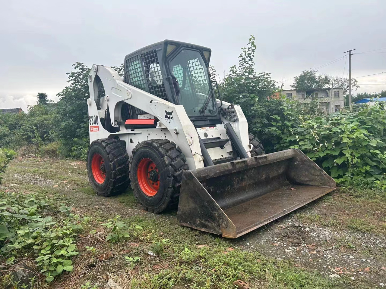BOBCAT S300 - Mini chargeuse: photos 1 BOBCAT S300 - Mini chargeuse: photos 1