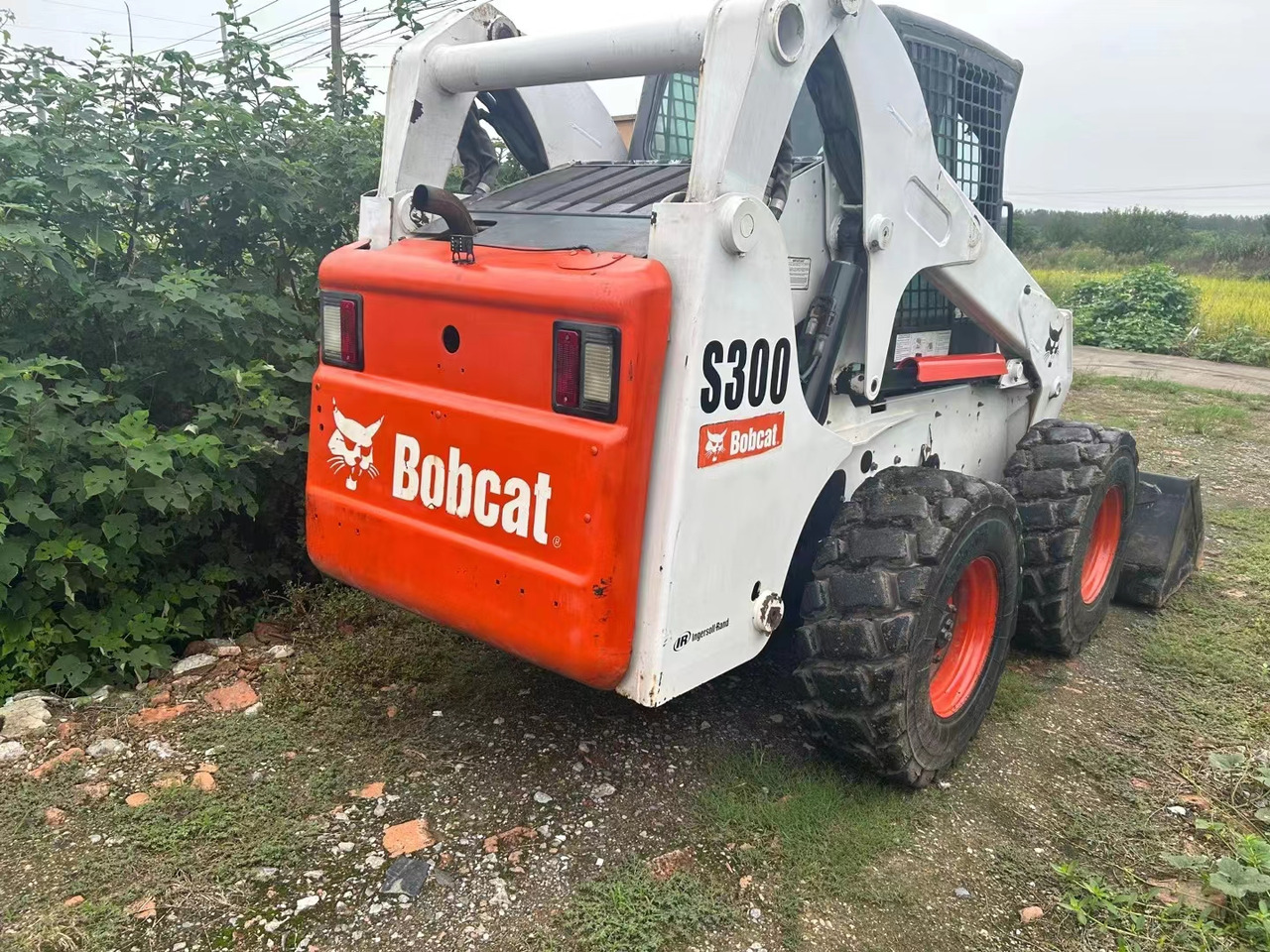BOBCAT S300 - Mini chargeuse: photos 4 BOBCAT S300 - Mini chargeuse: photos 4
