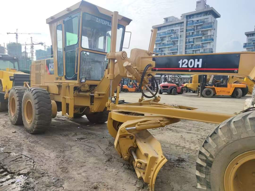 CATERPILLAR 120H - Niveleuse: photos 3 CATERPILLAR 120H - Niveleuse: photos 3
