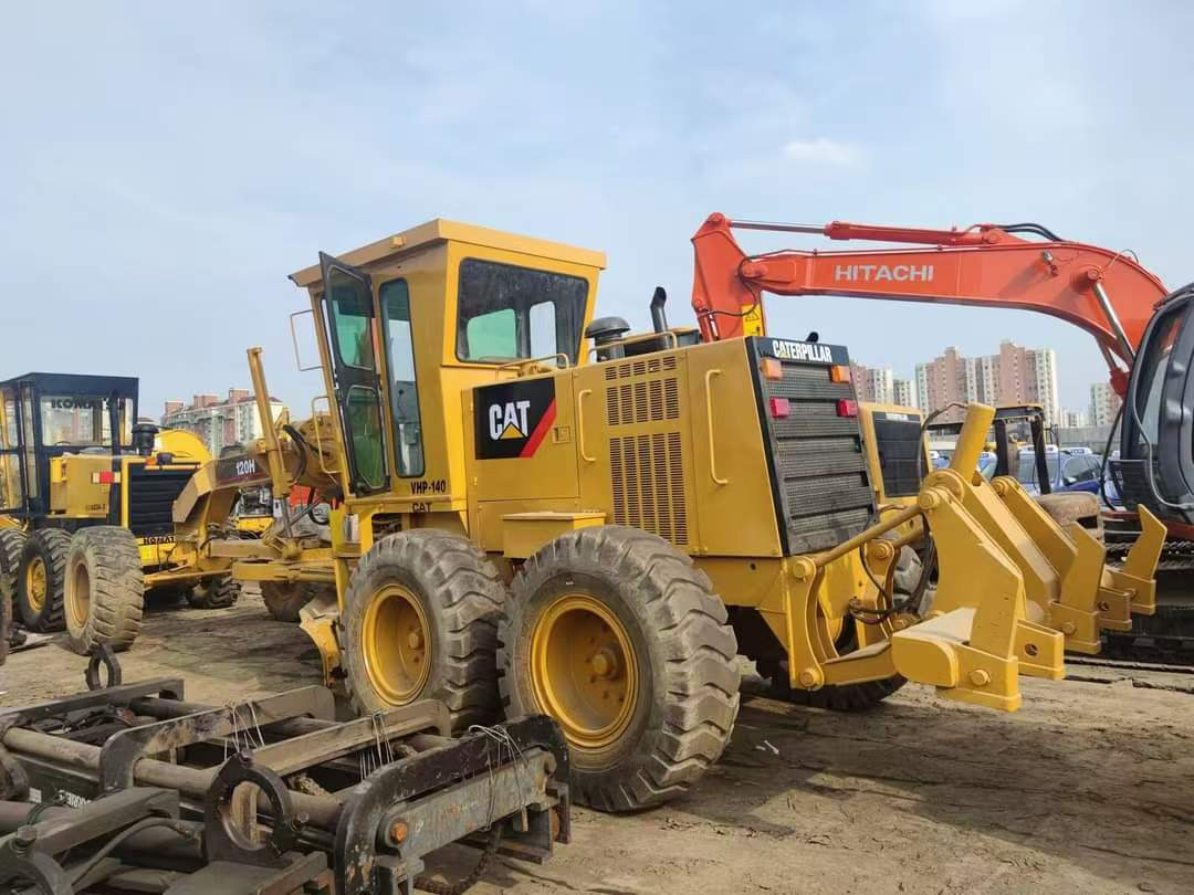 CATERPILLAR 120H - Niveleuse: photos 4 CATERPILLAR 120H - Niveleuse: photos 4