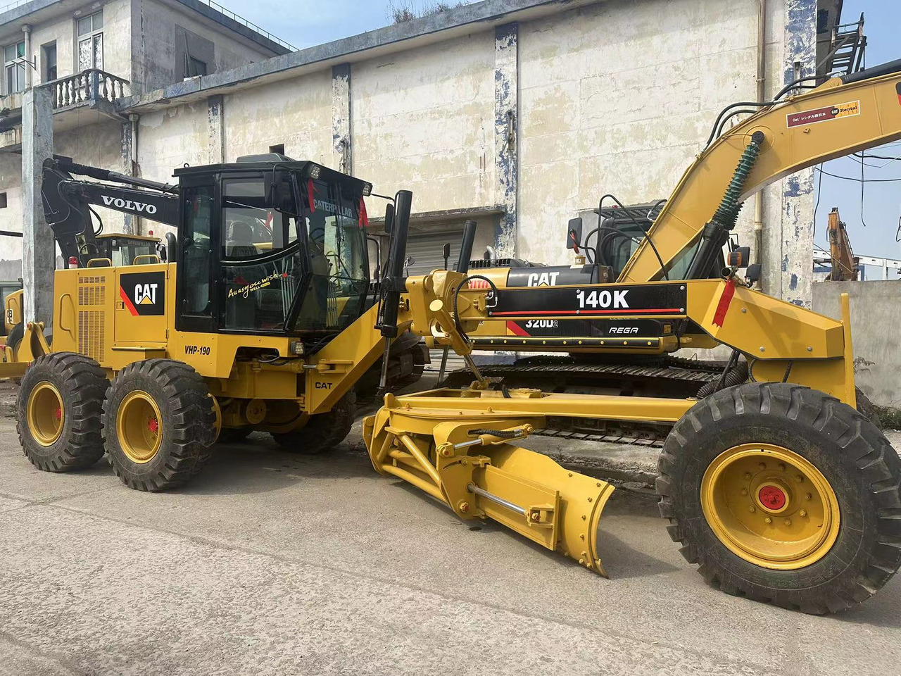 CATERPILLAR 140K - Niveleuse: photos 1 CATERPILLAR 140K - Niveleuse: photos 1