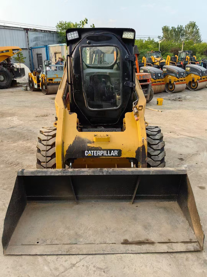 CATERPILLAR 246C - Mini chargeuse: photos 2 CATERPILLAR 246C - Mini chargeuse: photos 2