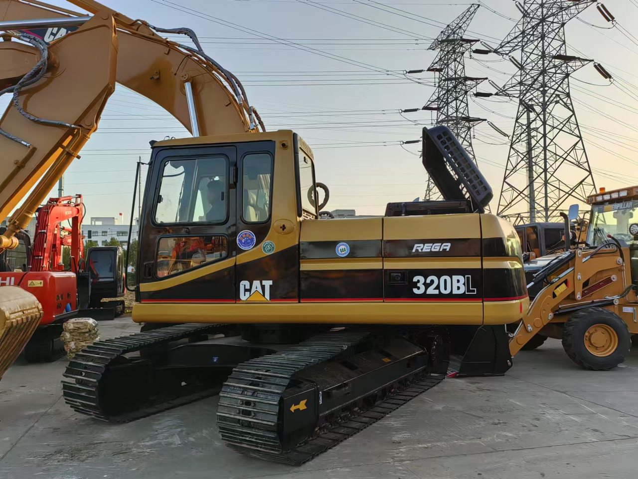 CATERPILLAR 320B - Pelle sur chenille: photos 4 CATERPILLAR 320B - Pelle sur chenille: photos 4