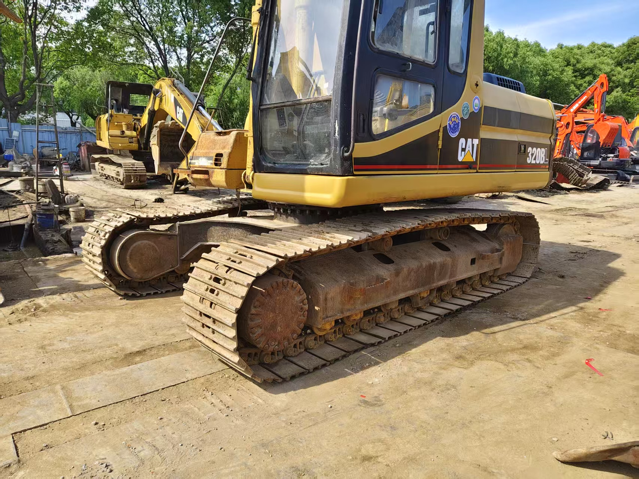 CATERPILLAR 320B - Pelle sur chenille: photos 5 CATERPILLAR 320B - Pelle sur chenille: photos 5