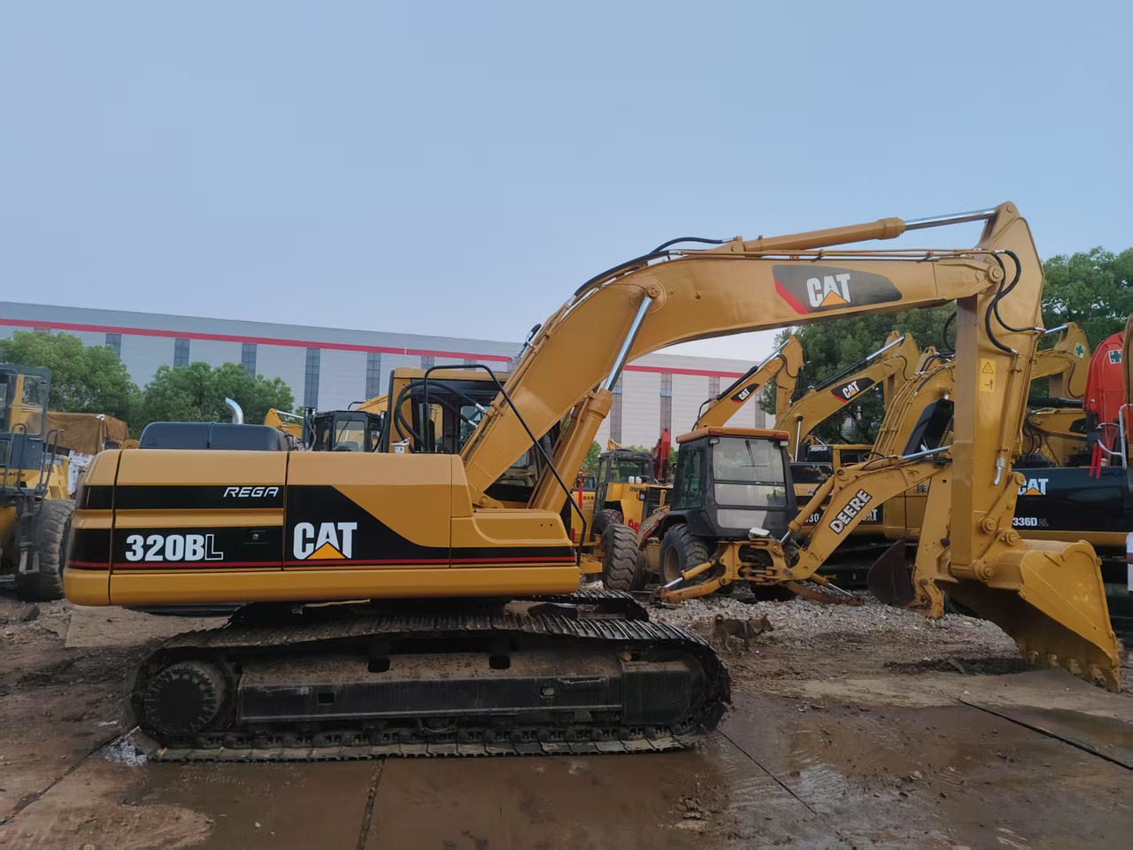 CATERPILLAR 320B - Pelle sur chenille: photos 3 CATERPILLAR 320B - Pelle sur chenille: photos 3