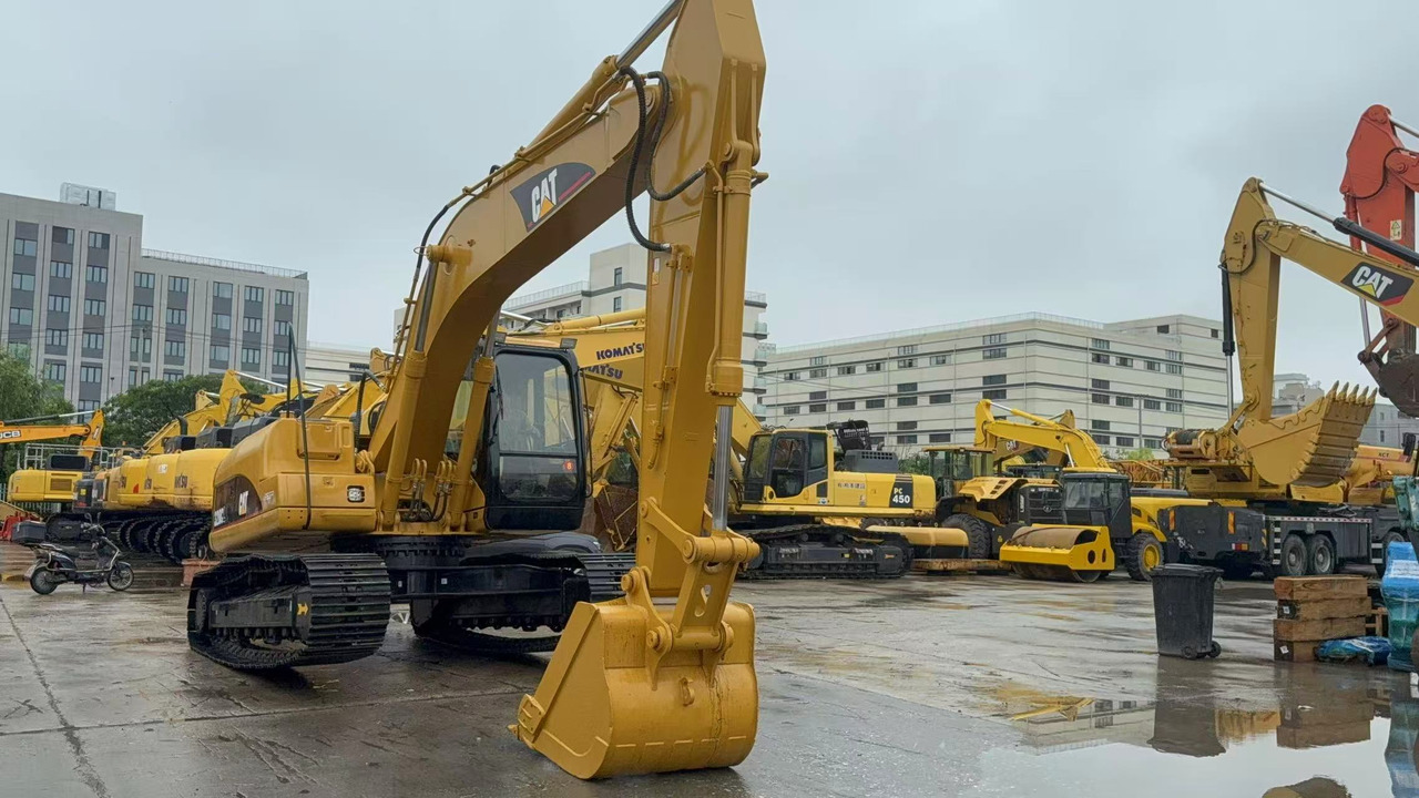 CATERPILLAR 320C - Pelle sur chenille: photos 2 CATERPILLAR 320C - Pelle sur chenille: photos 2
