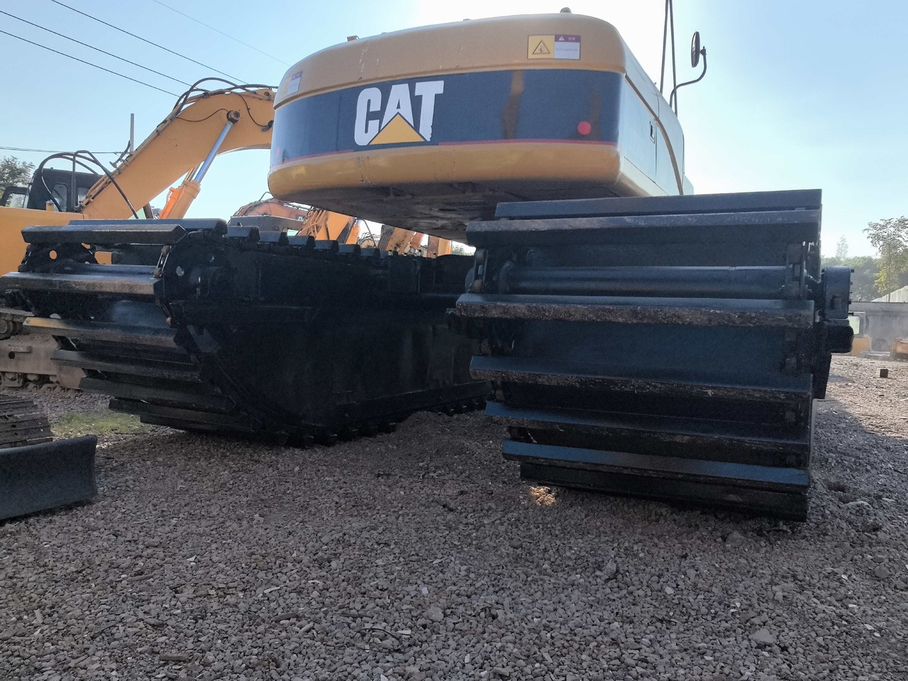CATERPILLAR 320C - Excavatrice amphibie: photos 2 CATERPILLAR 320C - Excavatrice amphibie: photos 2