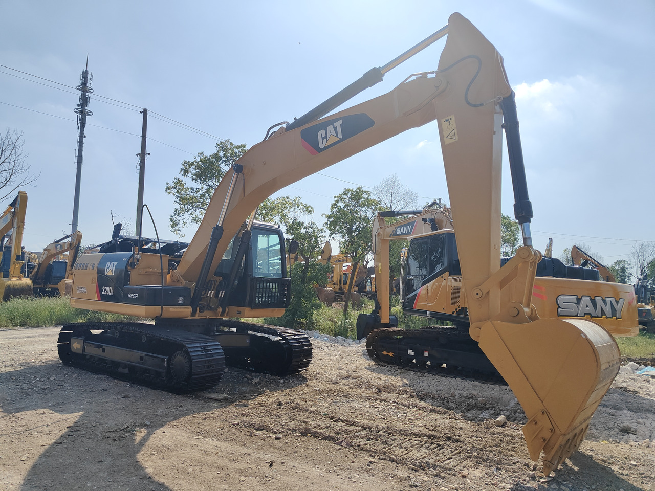 CATERPILLAR 320D - Pelle sur chenille: photos 3 CATERPILLAR 320D - Pelle sur chenille: photos 3