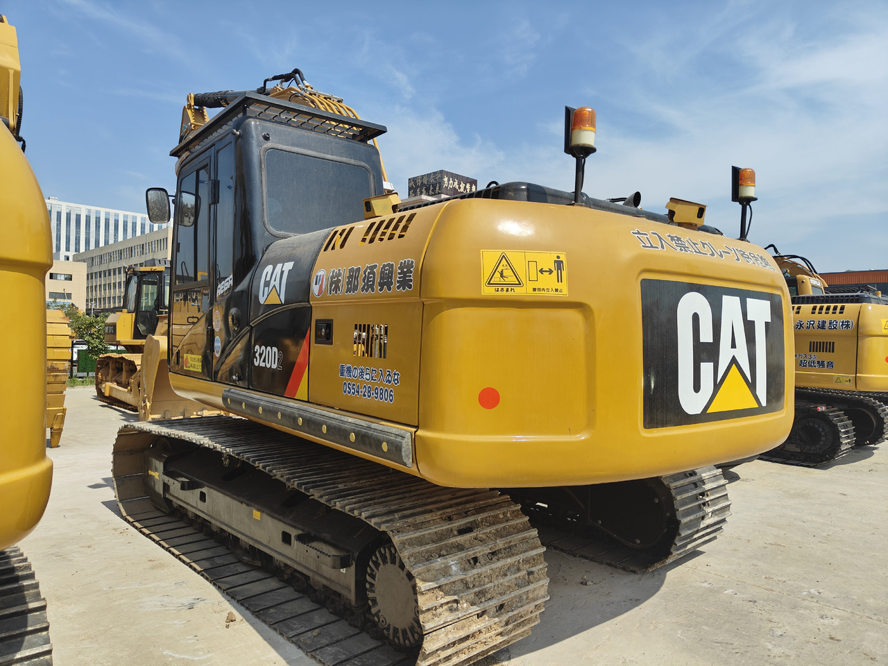 CATERPILLAR 320D2 - Pelle sur chenille: photos 5 CATERPILLAR 320D2 - Pelle sur chenille: photos 5