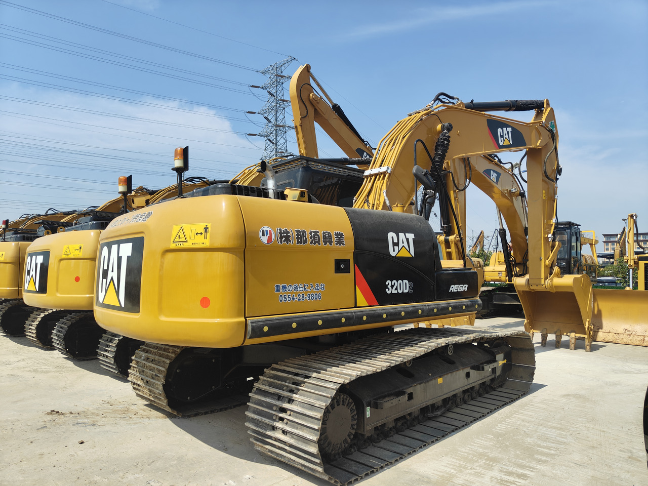 CATERPILLAR 320D2 - Pelle sur chenille: photos 3 CATERPILLAR 320D2 - Pelle sur chenille: photos 3