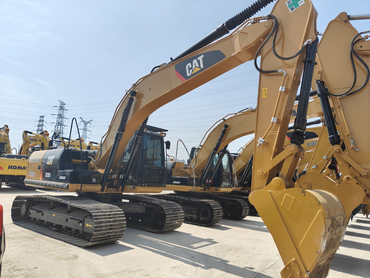 CATERPILLAR 320D2 - Pelle sur chenille: photos 1 CATERPILLAR 320D2 - Pelle sur chenille: photos 1