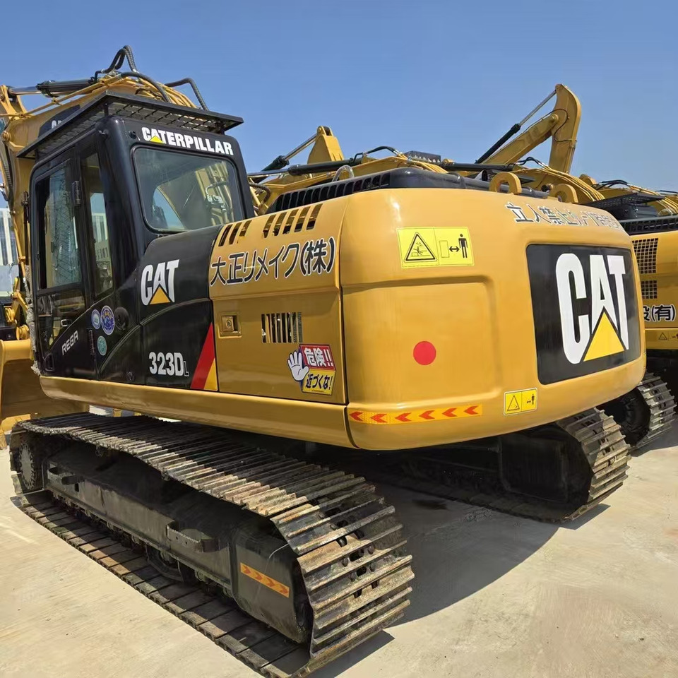 CATERPILLAR 323D2 - Pelle sur chenille: photos 1 CATERPILLAR 323D2 - Pelle sur chenille: photos 1