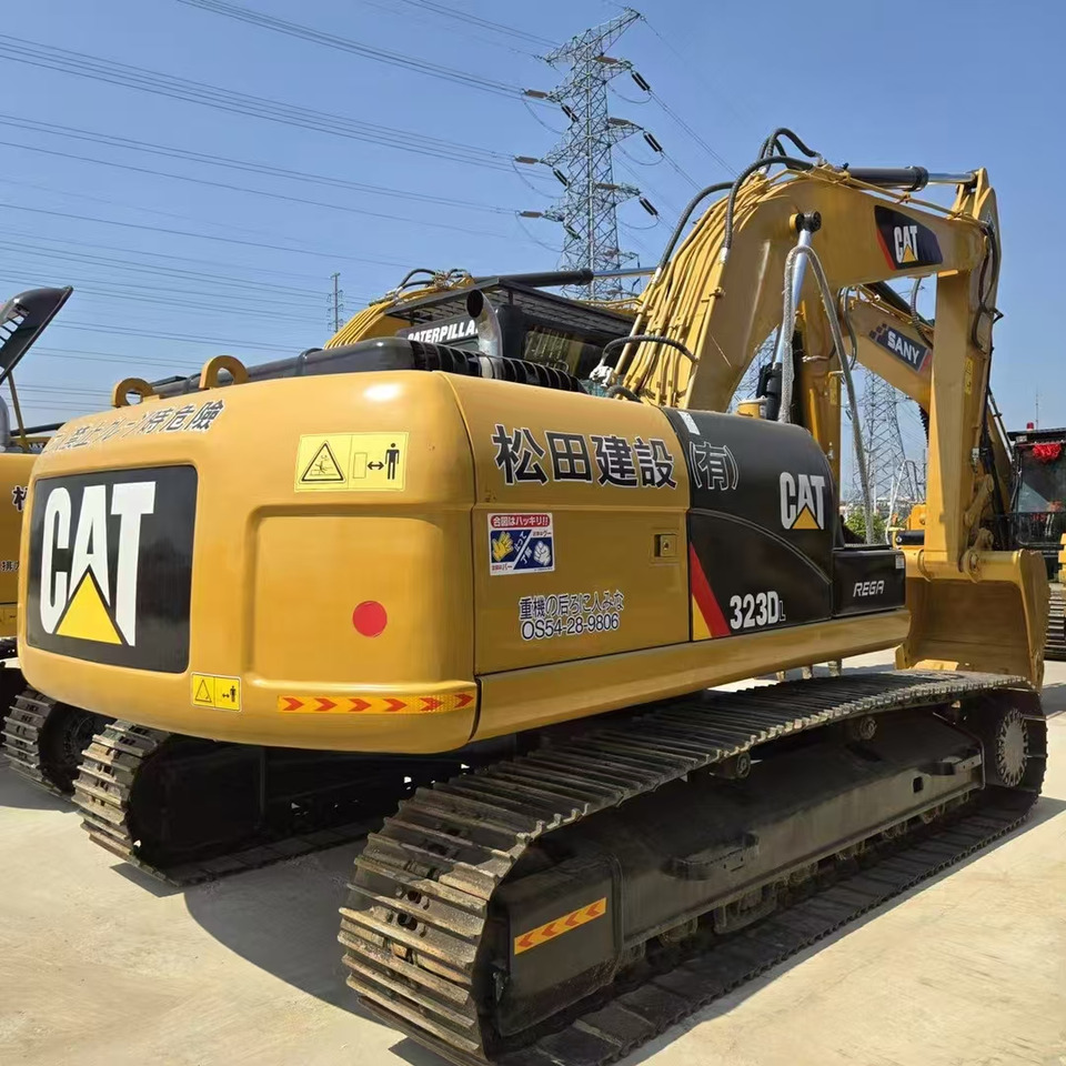CATERPILLAR 323D2 - Pelle sur chenille: photos 3 CATERPILLAR 323D2 - Pelle sur chenille: photos 3