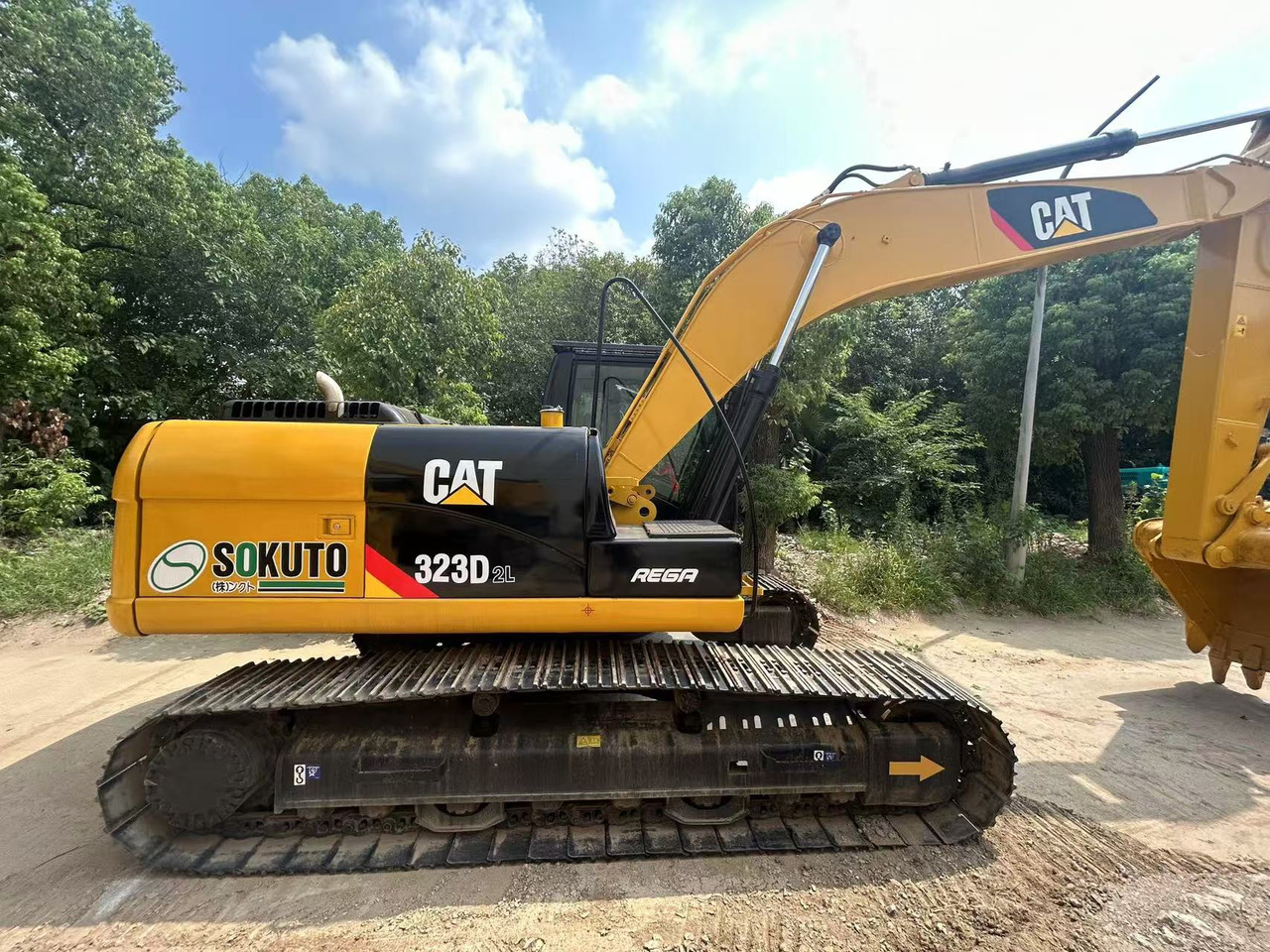 CATERPILLAR 323D2L - Pelle sur chenille: photos 1 CATERPILLAR 323D2L - Pelle sur chenille: photos 1