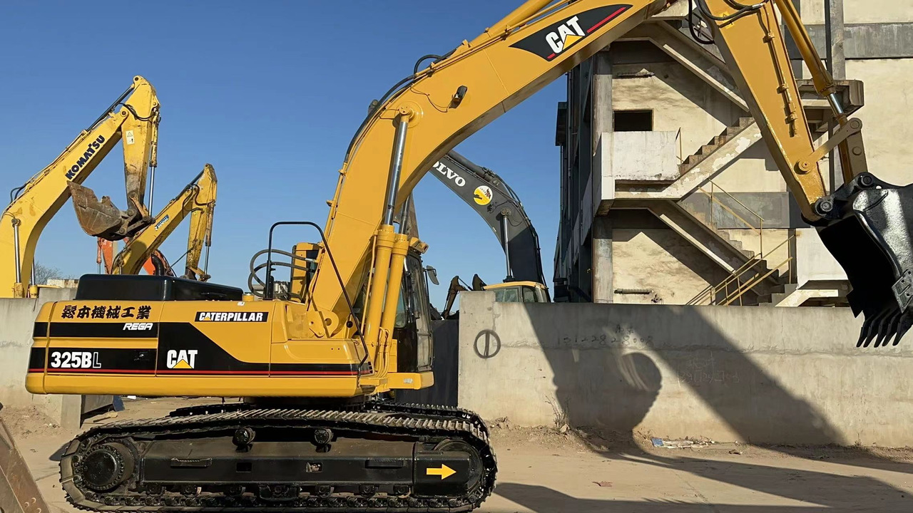 CATERPILLAR 325B - Pelle sur chenille: photos 3 CATERPILLAR 325B - Pelle sur chenille: photos 3