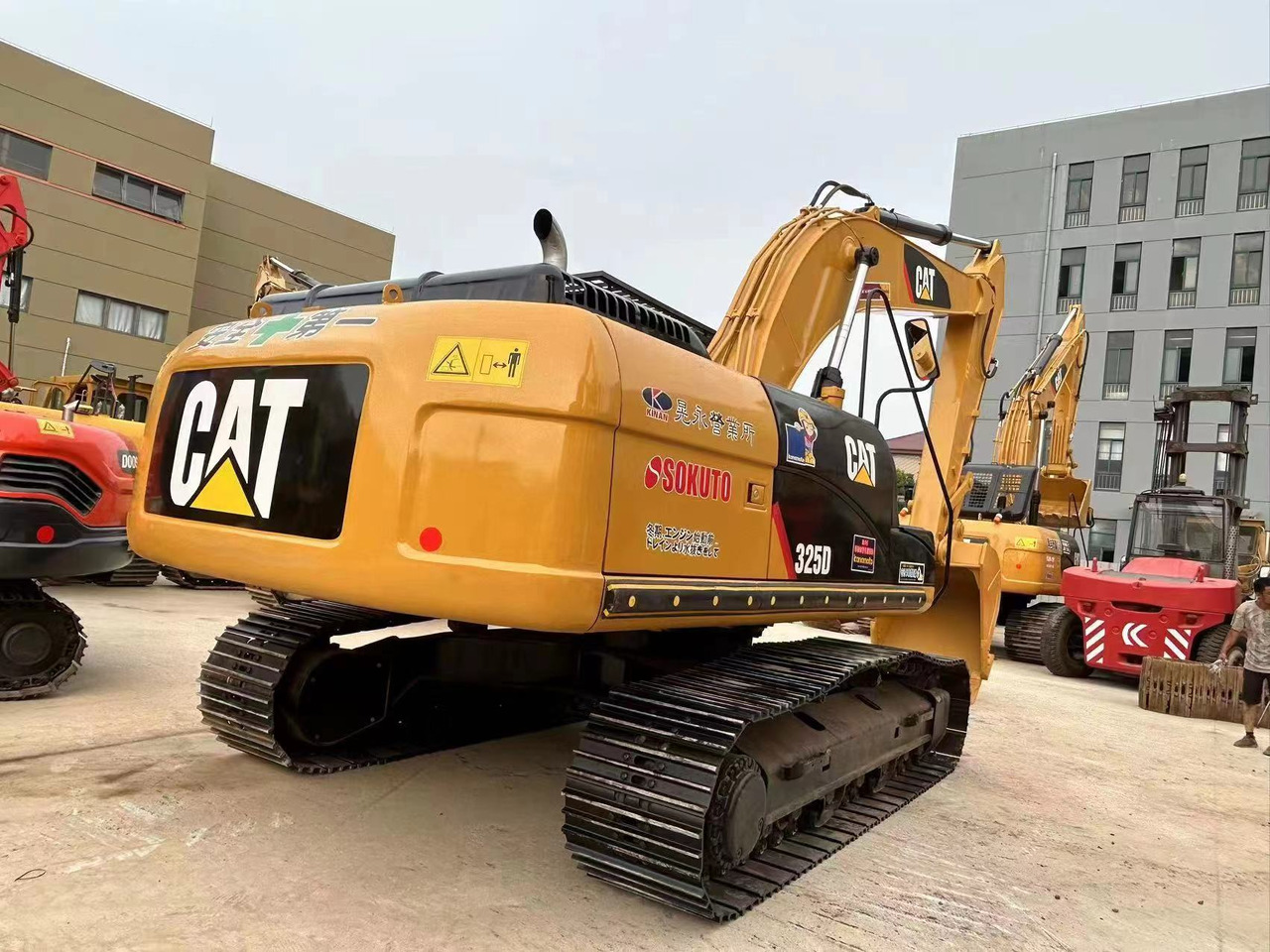 CATERPILLAR 325D - Pelle sur chenille: photos 3 CATERPILLAR 325D - Pelle sur chenille: photos 3