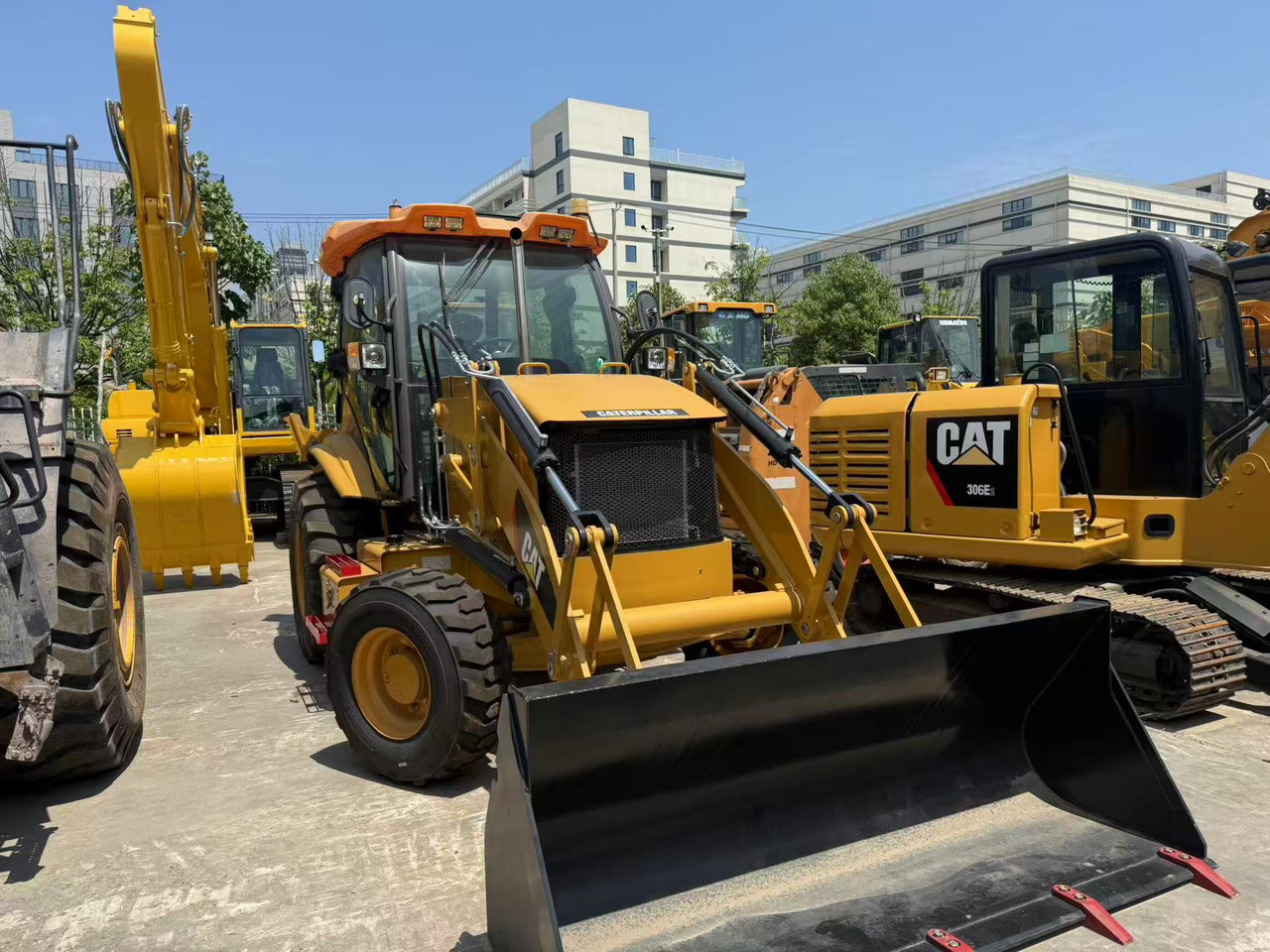 CATERPILLAR 420F - Tractopelle: photos 2 CATERPILLAR 420F - Tractopelle: photos 2