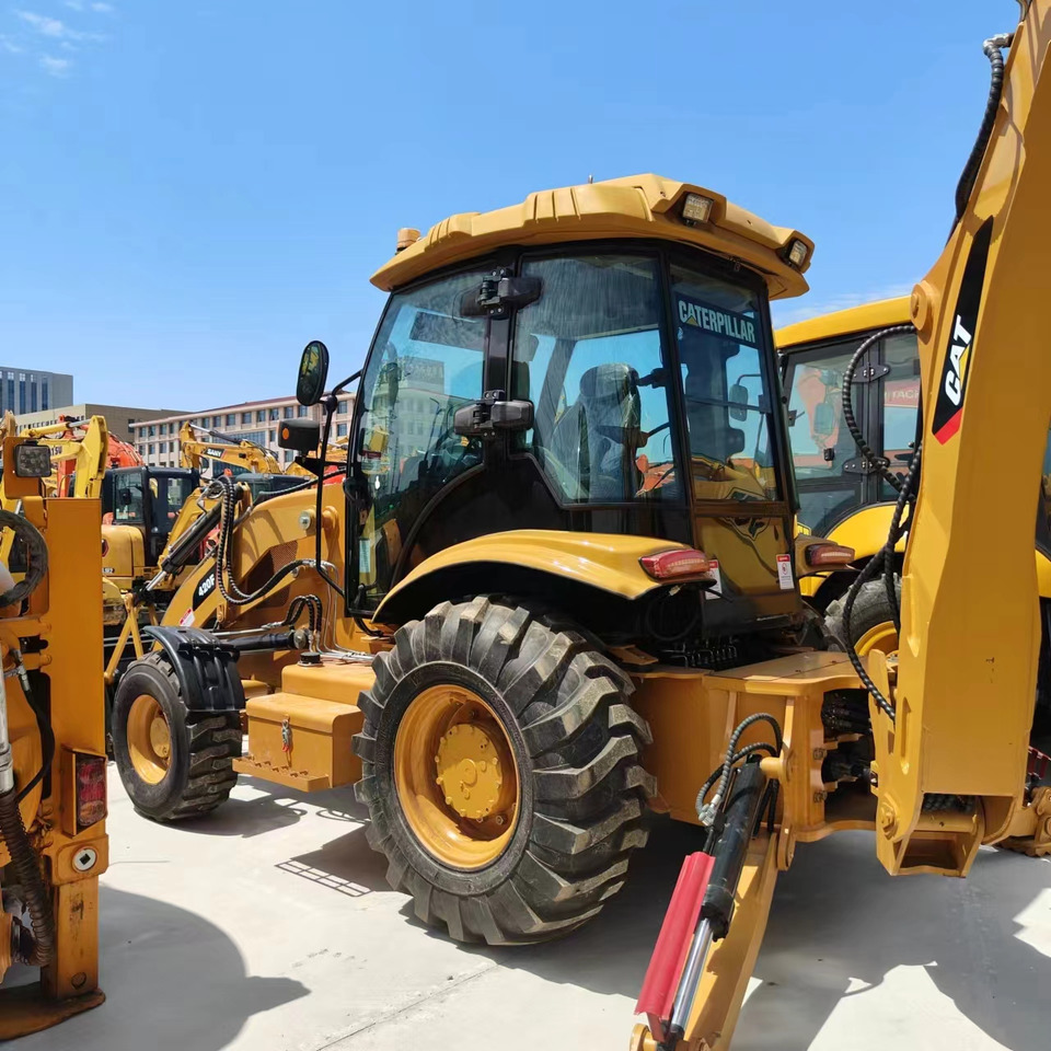 CATERPILLAR 420F - Tractopelle: photos 2 CATERPILLAR 420F - Tractopelle: photos 2