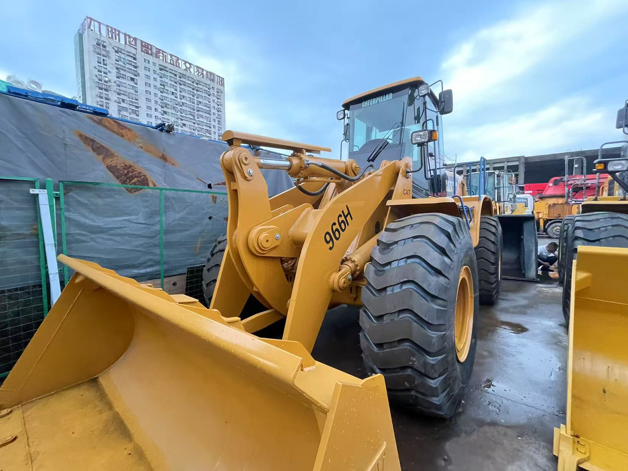 CATERPILLAR 966H - Chargeuse sur pneus: photos 3 CATERPILLAR 966H - Chargeuse sur pneus: photos 3