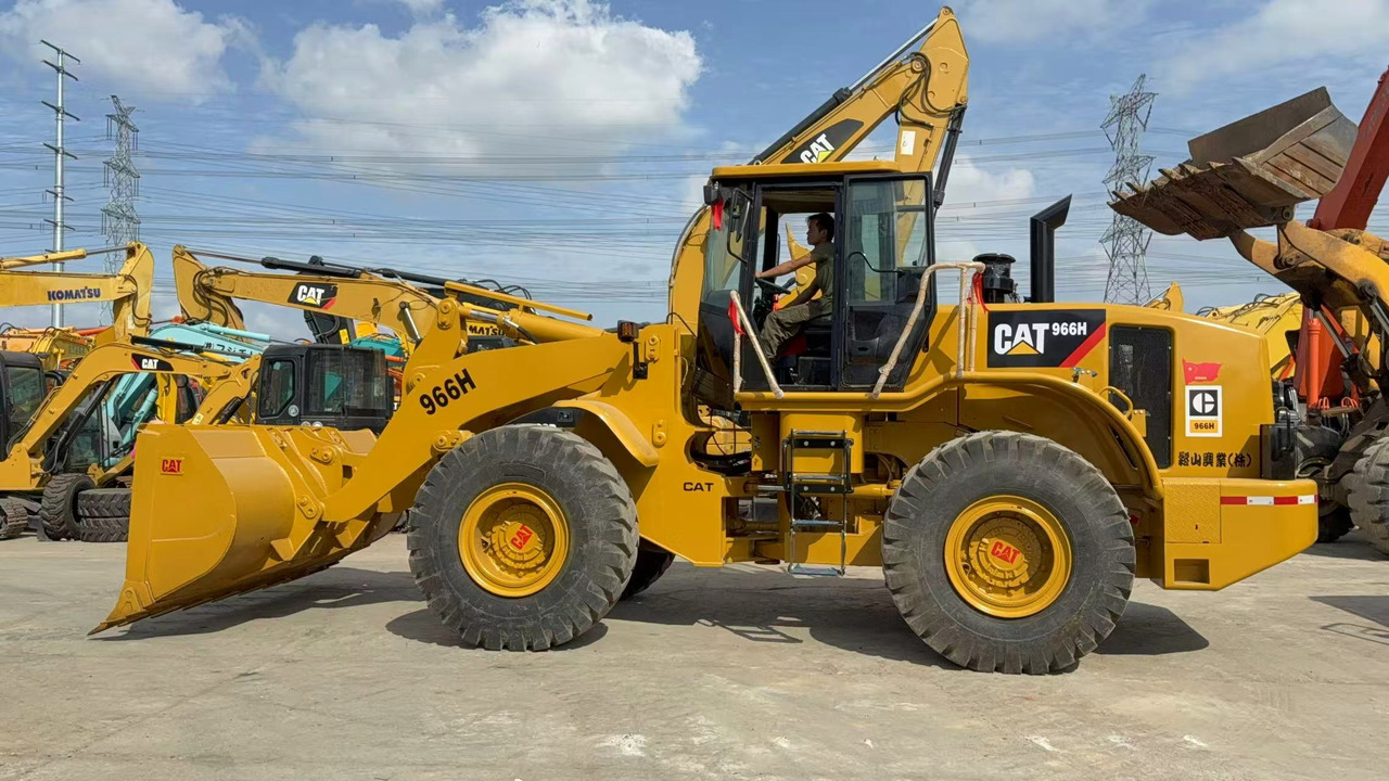 CATERPILLAR 966H - Chargeuse sur pneus: photos 2 CATERPILLAR 966H - Chargeuse sur pneus: photos 2