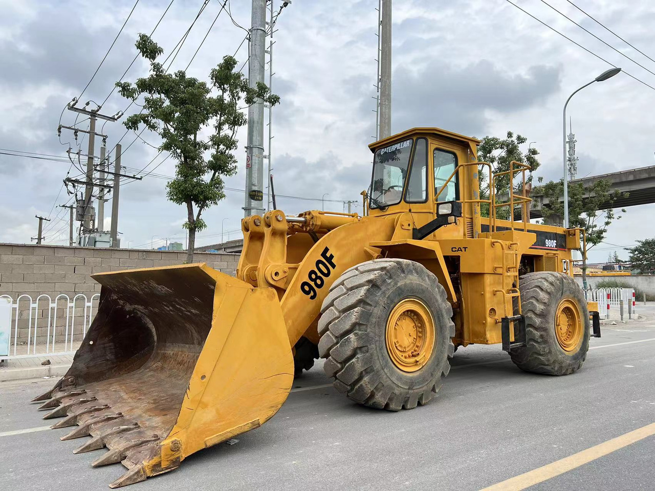 CATERPILLAR 980F - Chargeuse sur chenilles: photos 1 CATERPILLAR 980F - Chargeuse sur chenilles: photos 1