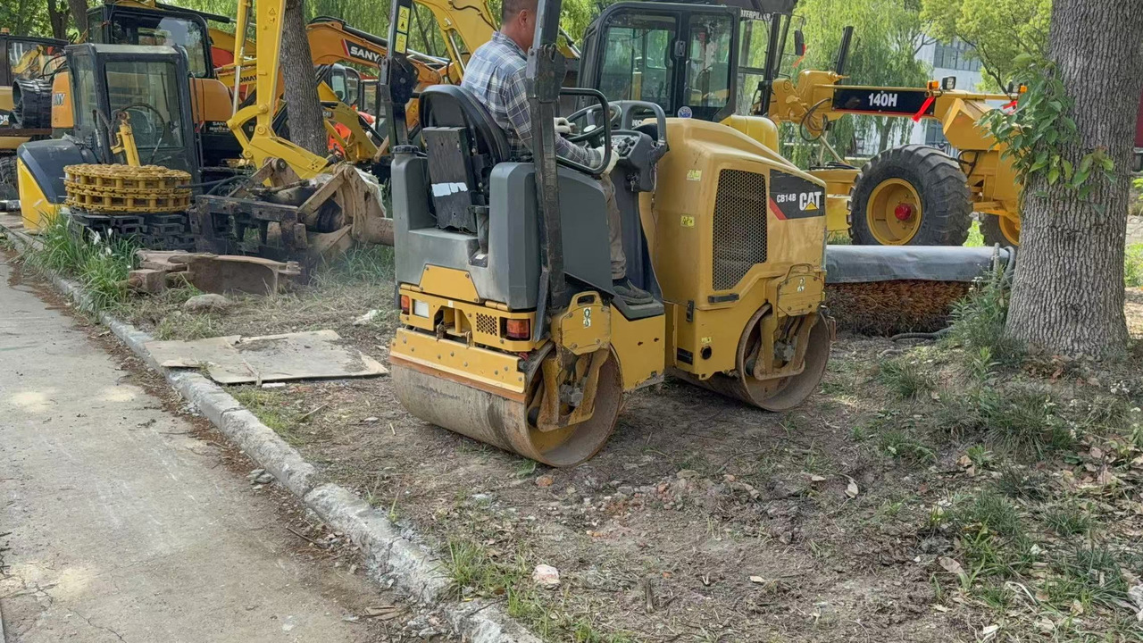 CATERPILLAR CB14B - Rouleau compresseur: photos 1 CATERPILLAR CB14B - Rouleau compresseur: photos 1