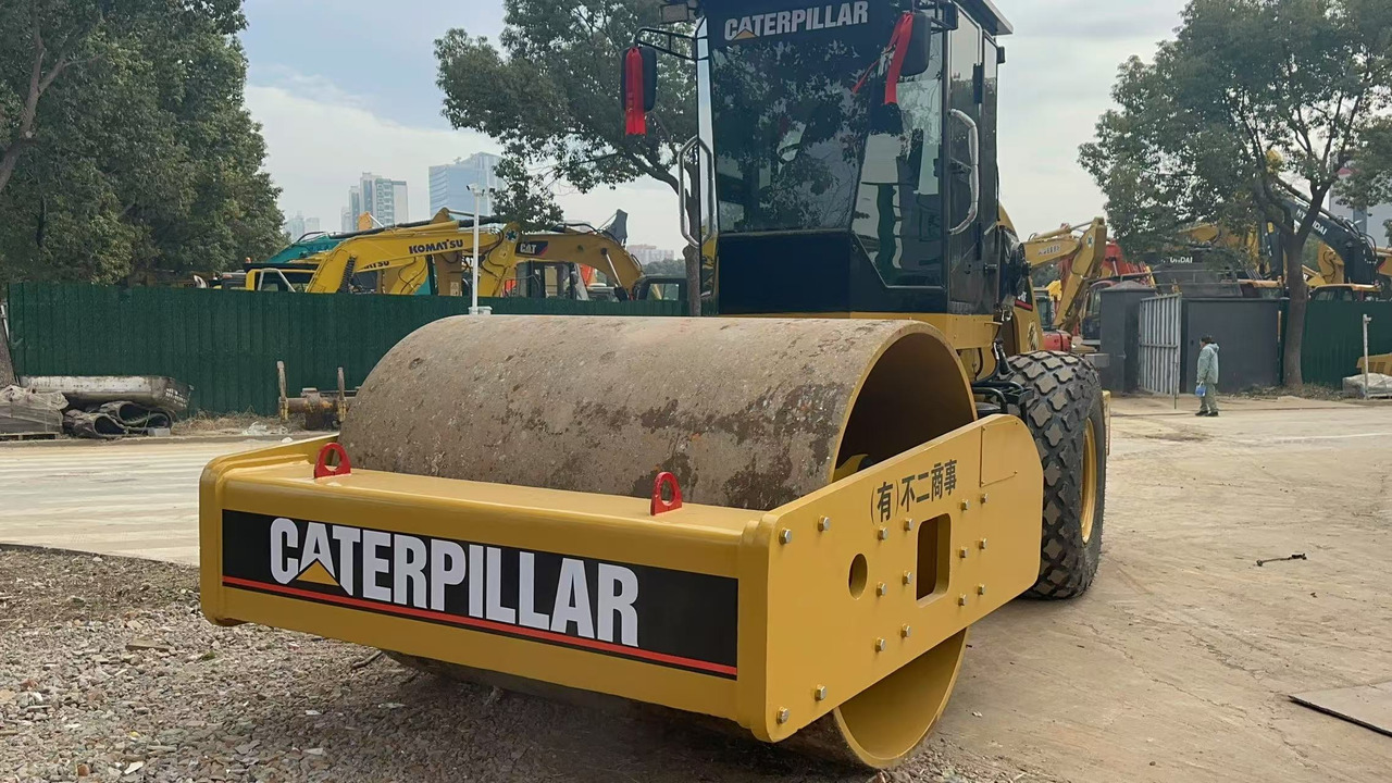 CATERPILLAR CS683E - Rouleau compresseur: photos 1 CATERPILLAR CS683E - Rouleau compresseur: photos 1
