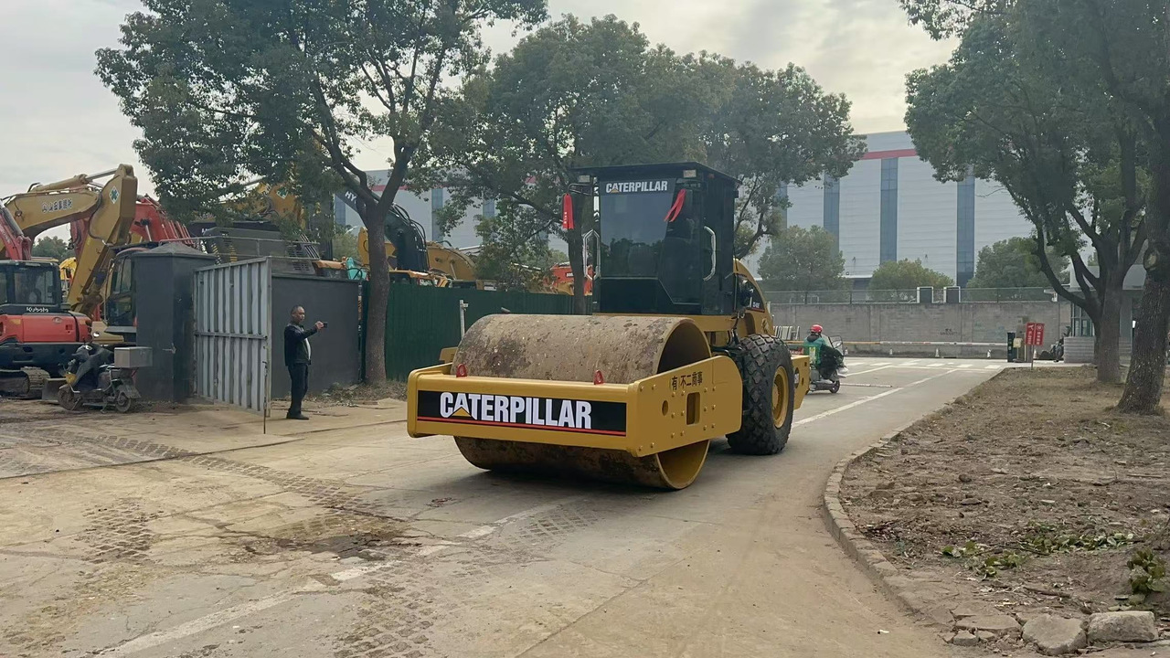 CATERPILLAR CS683E - Rouleau compresseur: photos 4 CATERPILLAR CS683E - Rouleau compresseur: photos 4