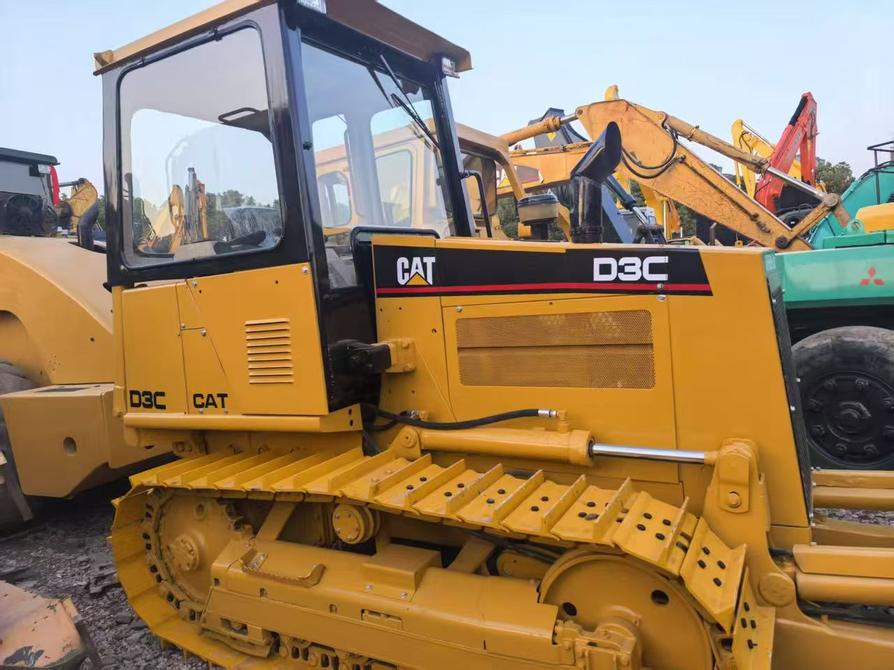 CATERPILLAR D3C - Bulldozer: photos 4 CATERPILLAR D3C - Bulldozer: photos 4