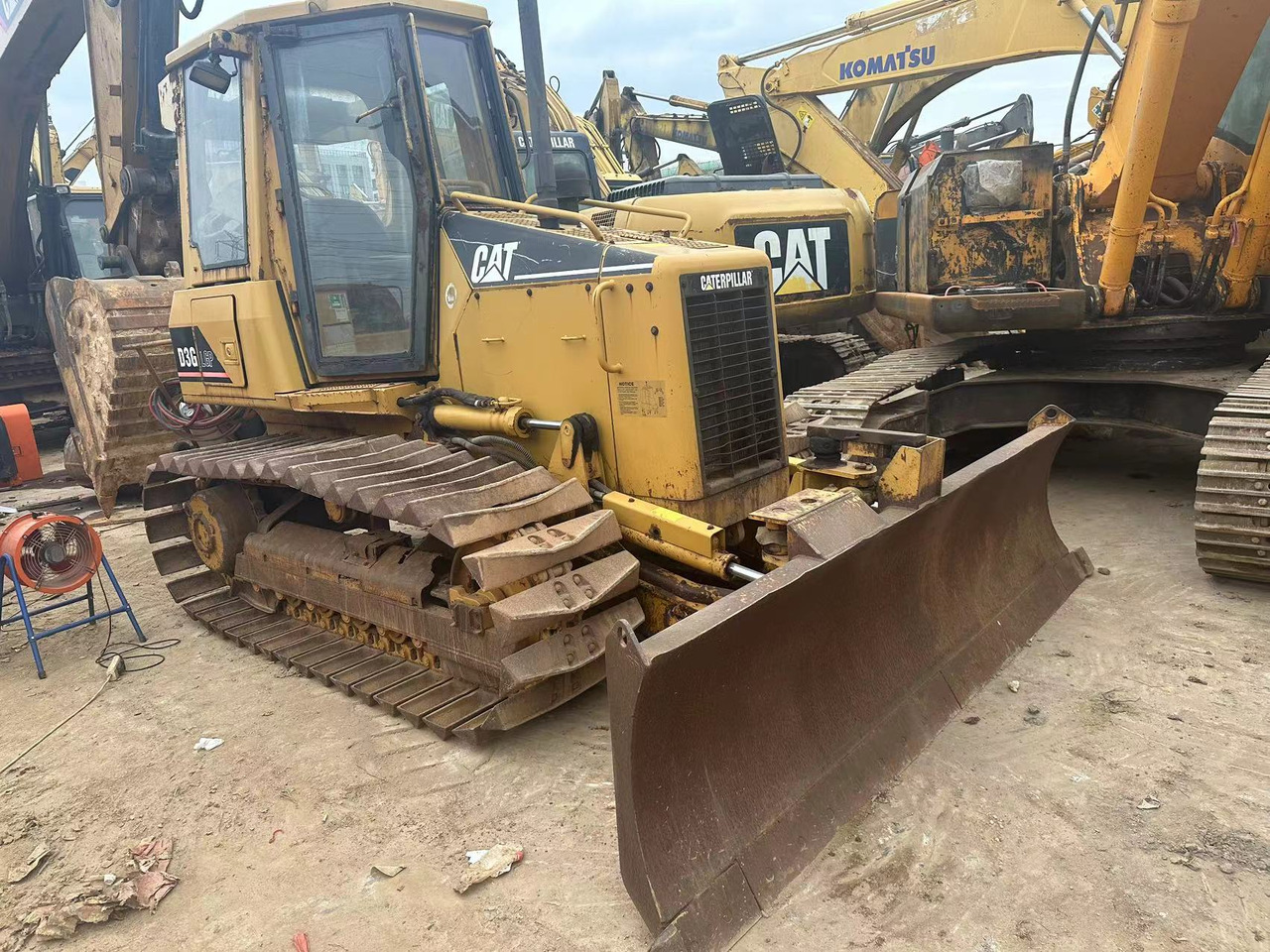 CATERPILLAR D3G - Bulldozer: photos 1 CATERPILLAR D3G - Bulldozer: photos 1