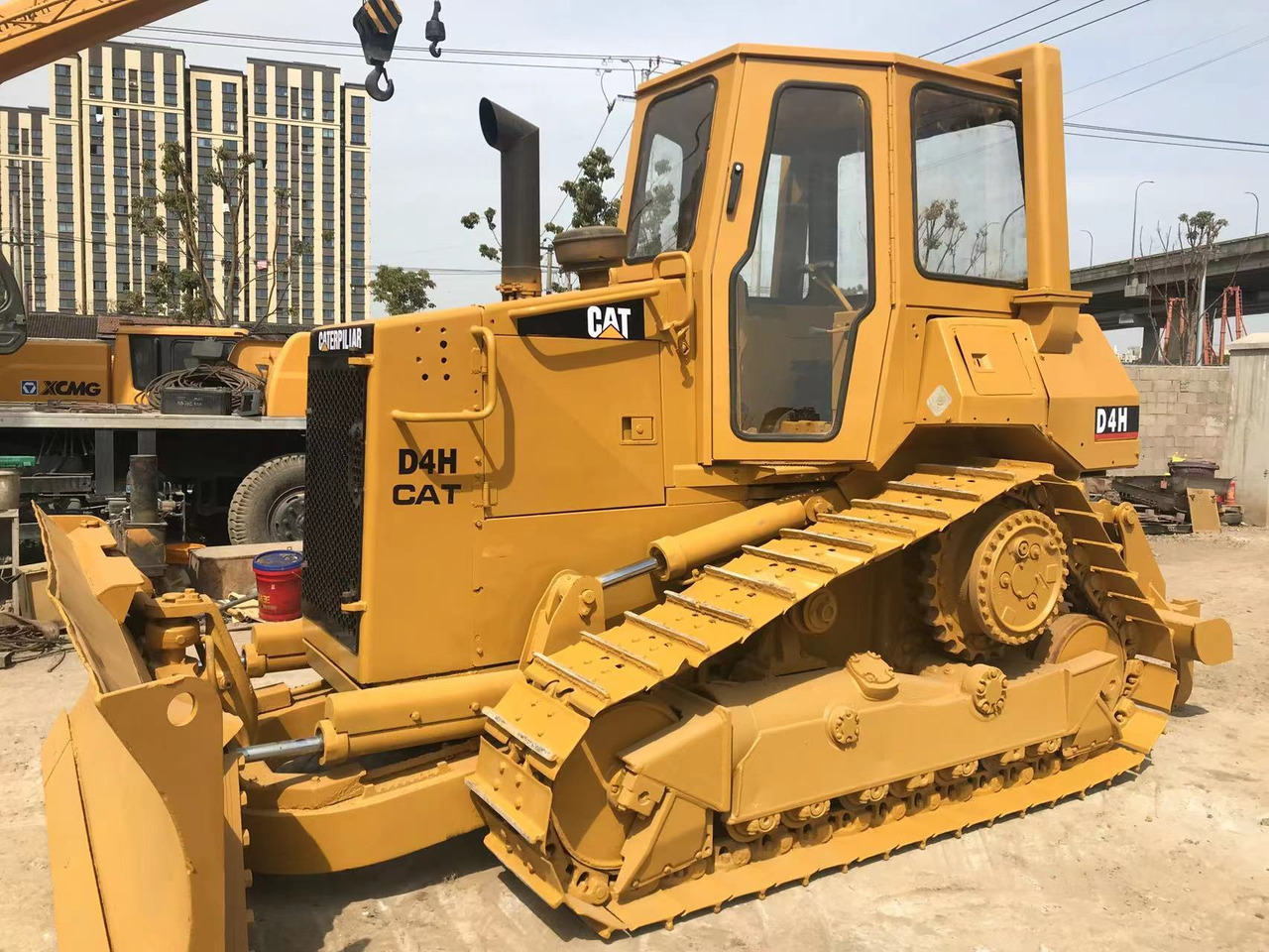 CATERPILLAR D4H - Bulldozer: photos 3 CATERPILLAR D4H - Bulldozer: photos 3
