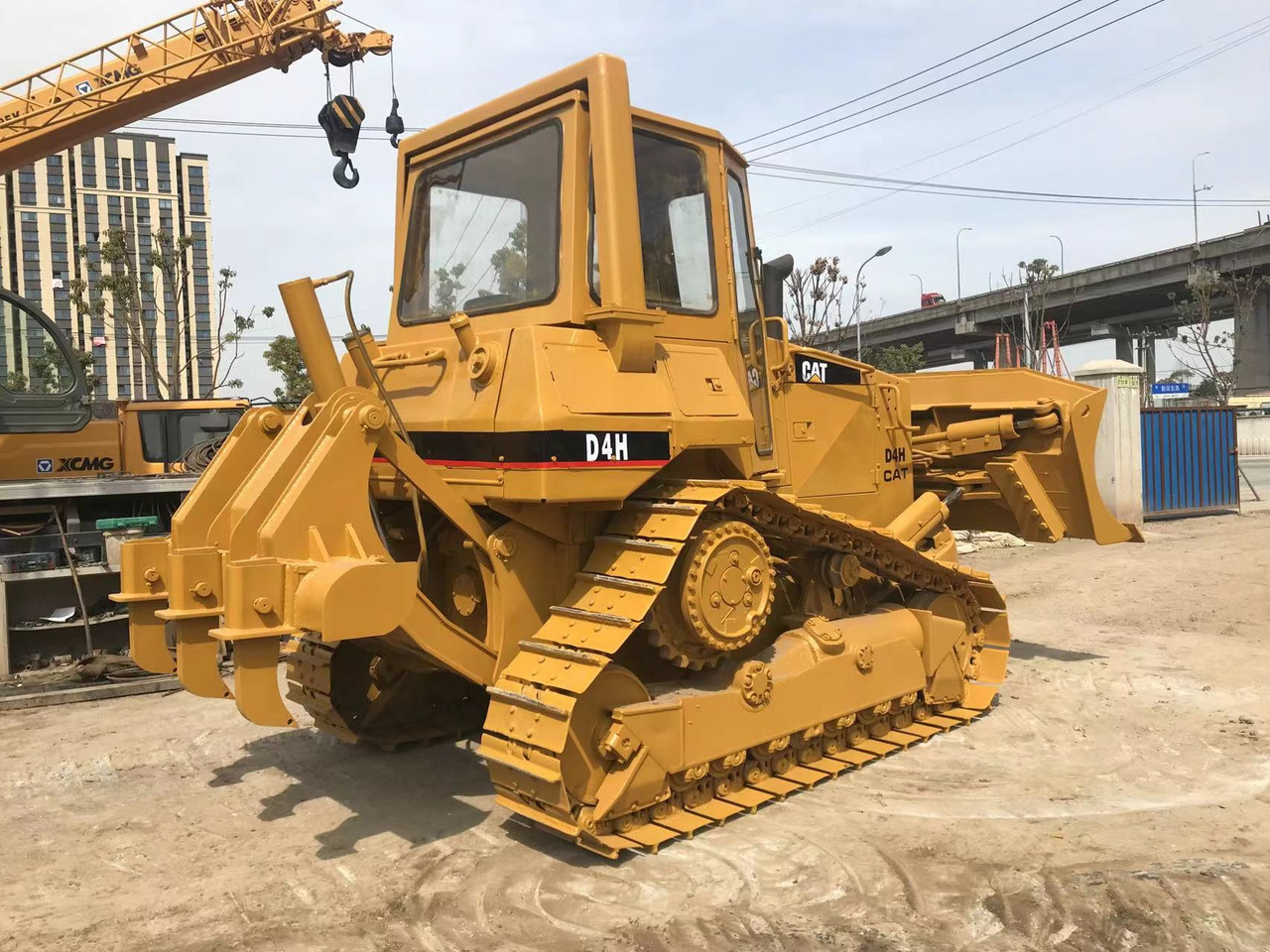 CATERPILLAR D4H - Bulldozer: photos 5 CATERPILLAR D4H - Bulldozer: photos 5