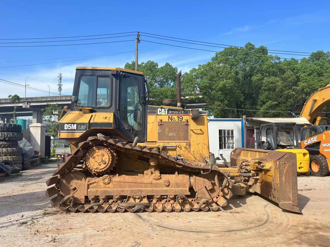 CATERPILLAR D5M - Bulldozer: photos 2 CATERPILLAR D5M - Bulldozer: photos 2