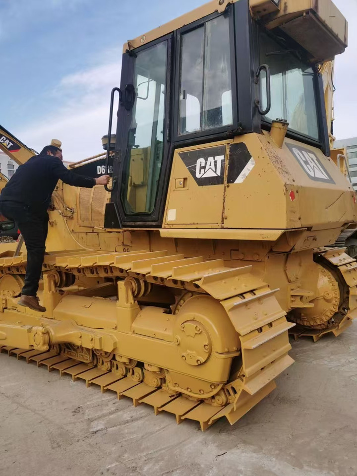 CATERPILLAR D6G2 - Bulldozer: photos 1 CATERPILLAR D6G2 - Bulldozer: photos 1