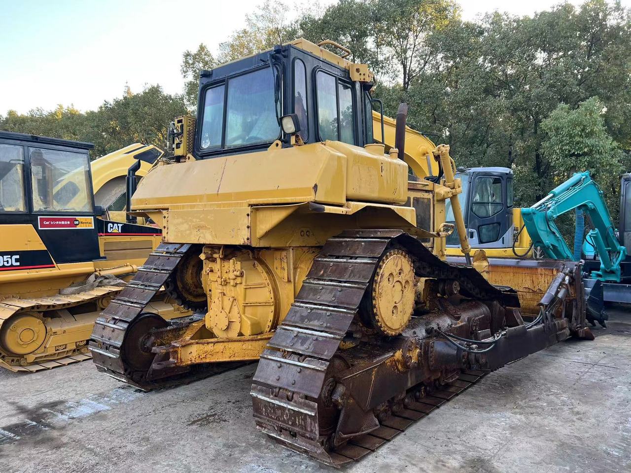 CATERPILLAR D6H - Bulldozer: photos 1 CATERPILLAR D6H - Bulldozer: photos 1