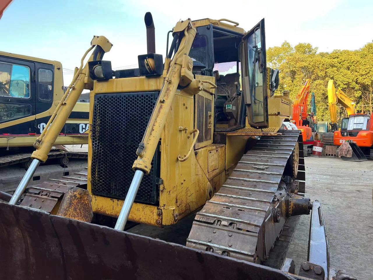 CATERPILLAR D6H - Bulldozer: photos 4 CATERPILLAR D6H - Bulldozer: photos 4