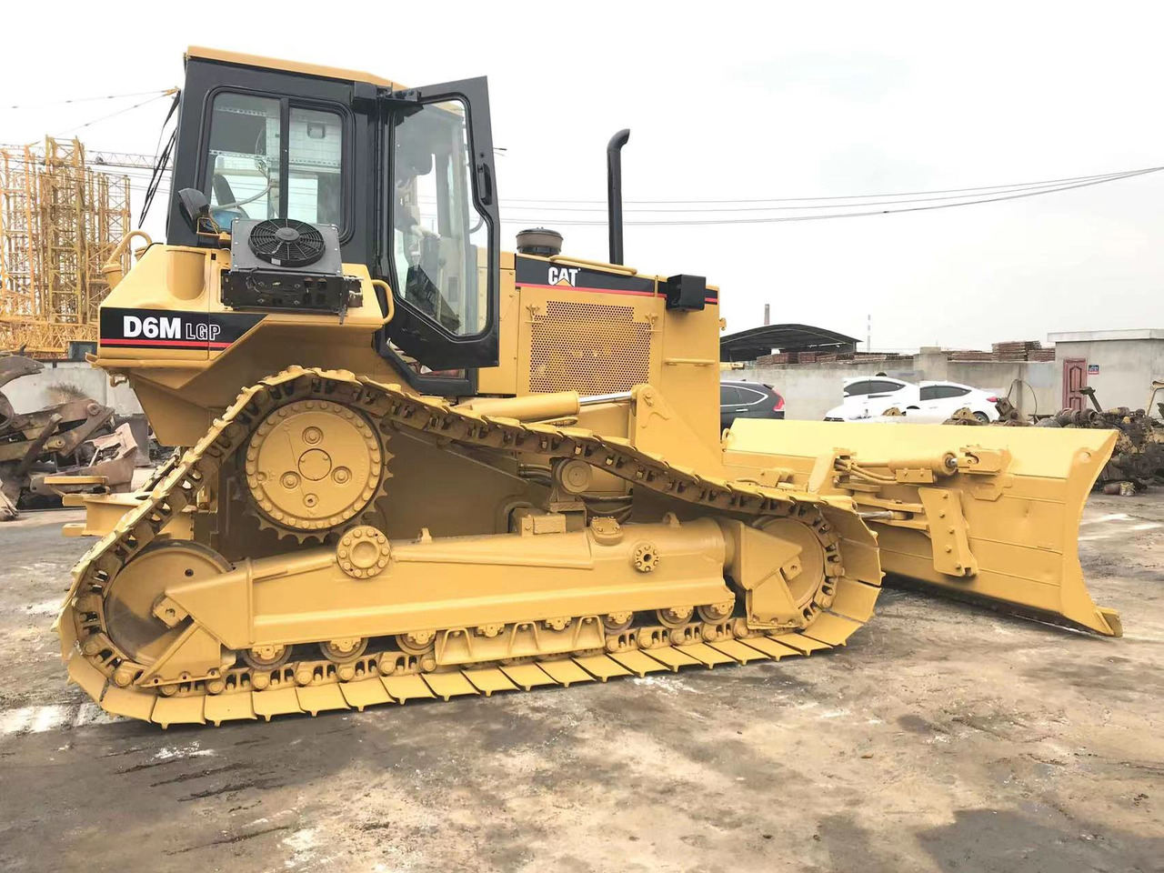 CATERPILLAR D6M - Bulldozer: photos 2 CATERPILLAR D6M - Bulldozer: photos 2
