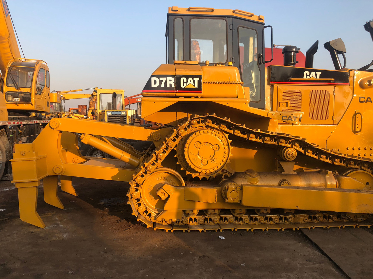 CATERPILLAR D7R - Bulldozer: photos 4 CATERPILLAR D7R - Bulldozer: photos 4