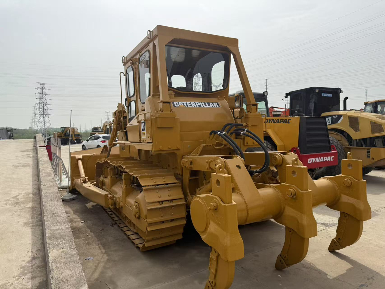 CATERPILLAR D8K - Bulldozer: photos 1 CATERPILLAR D8K - Bulldozer: photos 1