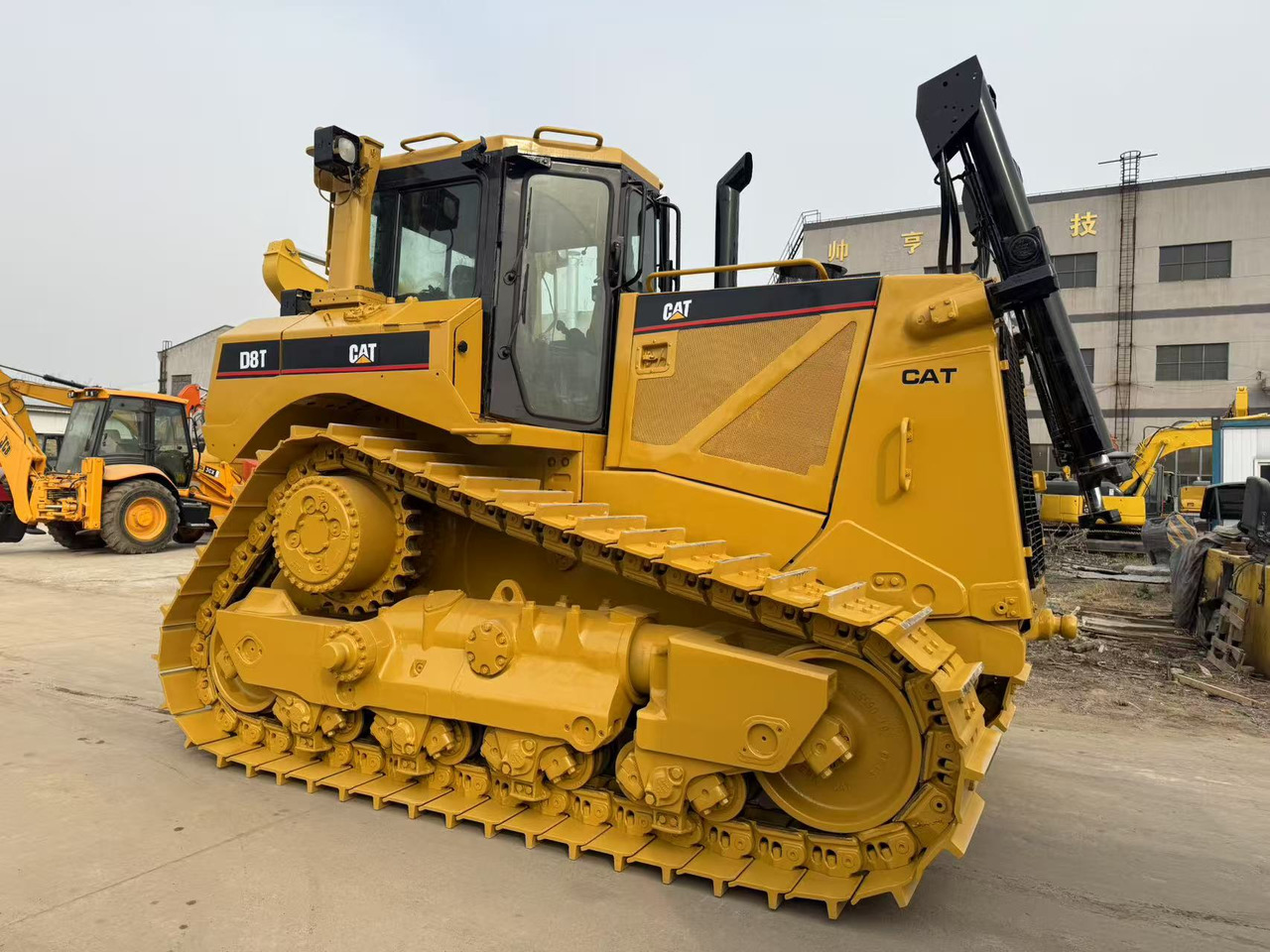 CATERPILLAR D8T - Bulldozer: photos 2 CATERPILLAR D8T - Bulldozer: photos 2