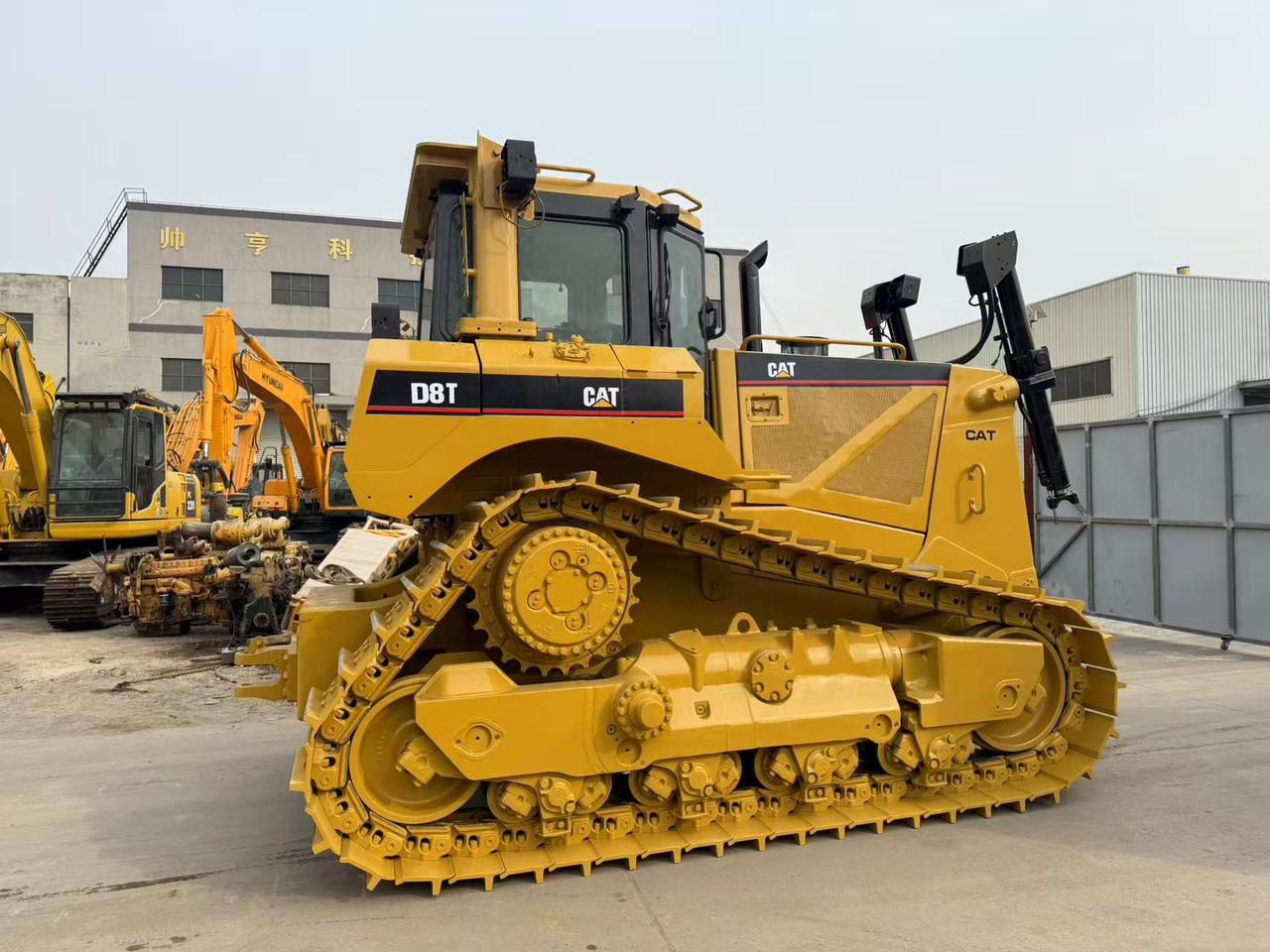 CATERPILLAR D8T - Bulldozer: photos 2 CATERPILLAR D8T - Bulldozer: photos 2